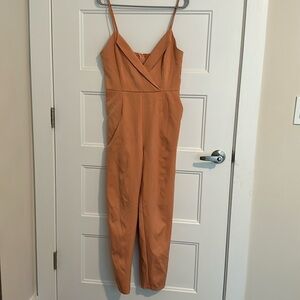 Pink (creamy) jumpsuit from Windsor. Pleated top with pockets, zipper on back.